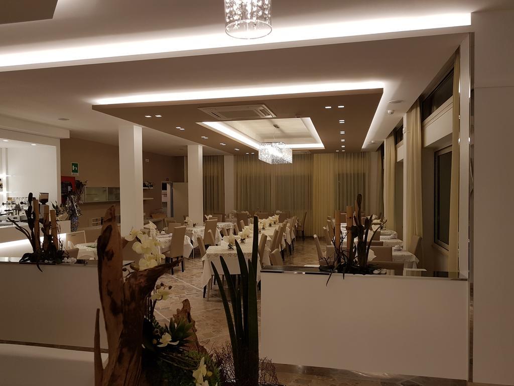 Hotel Solemare Чезенатико Экстерьер фото