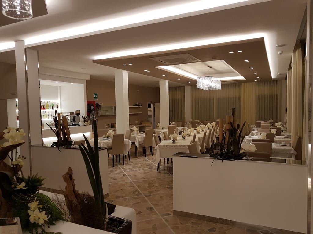 Hotel Solemare Чезенатико Экстерьер фото